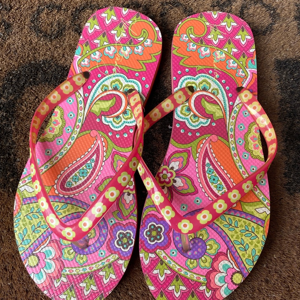 Vera Bradley sandals in a vibrant "Paisley in Paradise" pattern Women’s Size 5-6 - Picture 3 of 5